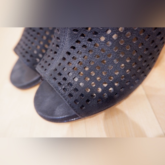 Vince Camuto Kamey Booties - Picture 7 of 9